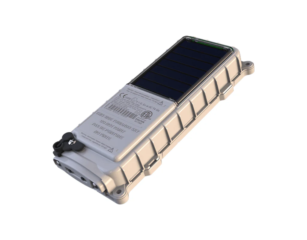 SmartOne Solar Satellite Tracker – Thiết Bị Định Vị Tài Sản Qua Vệ Tinh SmartOne Solar Satellite Tracker là thiết bị định vị và theo dõi tài sản qua vệ tinh dành cho doanh nghiệp cần quản lý container, rơ moóc, máy móc công trình, thiết bị khai thác, phương tiện vận tải và các tài sản hoạt động tại khu vực ngoài vùng phủ sóng di động. Sản phẩm sử dụng GPS để xác định vị trí và truyền dữ liệu qua mạng vệ tinh Globalstar. Nhờ tấm pin mặt trời tích hợp, pin NiMH sạc lại và thiết kế công nghiệp bền bỉ, SmartOne Solar phù hợp với các hệ thống giám sát tài sản cần vận hành dài hạn, ít bảo trì và không phụ thuộc hoàn toàn vào hạ tầng viễn thông mặt đất. Thiết bị hỗ trợ nhiều chế độ báo cáo vị trí, cảnh báo chuyển động, geofencing, chế độ hỗ trợ truy tìm tài sản và khả năng tiếp nhận dữ liệu từ cảm biến bên ngoài. Đây là giải pháp phù hợp cho logistics, xây dựng, dầu khí, khai thác mỏ, nông nghiệp, hàng hải và nhiều lĩnh vực công nghiệp khác. 
<div class="youtube-lazy" data-id="eCDwvwCsfWw">
<img
src="https://img.youtube.com/vi/eCDwvwCsfWw/maxresdefault.jpg"
onerror="this.src='https://img.youtube.com/vi/eCDwvwCsfWw/hqdefault.jpg'"
alt="Video YouTube"
loading="lazy"
/>
<div class="play-button"></div>
</div> Thông số kỹ thuật SmartOne Solar Satellite Tracker Thông số Chi tiết Tên sản phẩm SmartOne Solar Satellite Tracker Loại thiết bị Thiết bị định vị và theo dõi tài sản qua vệ tinh Công nghệ định vị GPS Mạng truyền dữ liệu Mạng vệ tinh LEO Globalstar Nguồn năng lượng Tấm pin mặt trời tích hợp Loại pin Pin NiMH sạc lại, tích hợp bên trong Thời gian sử dụng Lên đến 10 năm trong điều kiện phù hợp Nguồn điện ngoài 10–48V DC Kích thước 8,26 × 17,78 × 2,86 cm Trọng lượng thiết bị Khoảng 385 g Nhiệt độ hoạt động Từ -40°C đến 65°C Chuẩn bảo vệ IP68/69K Kết nối cấu hình Bluetooth hoặc cáp cấu hình Ngõ vào cảm biến Hai ngõ vào dry contact hoặc wetted-voltage Chế độ báo cáo Theo thời gian, chuyển động, đứng yên, geofencing và cảnh báo Chứng nhận nổi bật ATEX, IECEx, HERO, MIL-STD-810G và các chứng nhận theo thị trường Theo tài liệu kỹ thuật của Globalstar, thiết bị có kích thước 8,26 × 17,78 × 2,86 cm, trọng lượng khoảng 385 g, hoạt động trong khoảng nhiệt độ từ -40°C đến 65°C và sử dụng pin NiMH sạc lại không thể tự thay thế. Thiết bị đạt chuẩn IP68/69K và được kiểm tra theo MIL-STD-810G đối với các điều kiện như rung, độ ẩm, sương muối, va đập và ngâm nước. SmartOne Solar Satellite Tracker là gì? SmartOne Solar Satellite Tracker là thiết bị IoT công nghiệp dùng để thu thập và gửi dữ liệu vị trí của tài sản. Thiết bị có thể gắn cố định lên phương tiện, container, máy móc hoặc các tài sản có giá trị cao cần được quản lý từ xa. Khác với thiết bị định vị chỉ sử dụng mạng di động, SmartOne Solar truyền dữ liệu qua mạng vệ tinh Globalstar. Nhờ đó, doanh nghiệp có thể tiếp tục nhận dữ liệu từ những khu vực không có hoặc có tín hiệu di động không ổn định, tùy thuộc vào vùng phủ sóng vệ tinh và điều kiện lắp đặt thực tế. Sản phẩm không phải điện thoại vệ tinh và không được thiết kế để gọi thoại. Vai trò chính của thiết bị là gửi dữ liệu vị trí, chuyển động, trạng thái đầu vào và các cảnh báo đã được cấu hình về nền tảng quản lý. Dữ liệu được gửi theo chu kỳ hoặc theo sự kiện thay vì truyền liên tục từng giây. Vì vậy, cách mô tả phù hợp là theo dõi theo chu kỳ cấu hình hoặc gần thời gian thực, không nên cam kết định vị thời gian thực liên tục như một số hệ thống sử dụng mạng di động. SmartOne Solar phù hợp để theo dõi tài sản nào? SmartOne Solar Satellite Tracker phù hợp với các tài sản có giá trị cao, thường xuyên di chuyển hoặc được đặt tại khu vực khó tiếp cận. Container và rơ moóc Thiết bị có thể được sử dụng để theo dõi vị trí container, rơ moóc và các phương tiện vận chuyển hàng hóa. Người quản lý có thể cấu hình lịch gửi vị trí phù hợp với hành trình và nhu cầu giám sát. Khi tài sản di chuyển ra khỏi phạm vi đã thiết lập, hệ thống có thể tạo cảnh báo dựa trên cấu hình geofencing. Máy móc và thiết bị công trình SmartOne Solar phù hợp với máy xúc, máy phát điện, thiết bị nâng hạ, máy nén khí và các loại máy móc công trình khác. Thiết bị giúp doanh nghiệp xác định vị trí, theo dõi tình trạng di chuyển và hỗ trợ quản lý tài sản được cho thuê hoặc phân bổ tại nhiều công trường. Thiết bị khai thác mỏ và dầu khí Mỏ, khu vực thăm dò và các cơ sở dầu khí thường nằm xa mạng viễn thông mặt đất. Thiết bị theo dõi qua vệ tinh giúp doanh nghiệp giảm phụ thuộc vào sóng di động khi quản lý tài sản tại những khu vực này. SmartOne Solar còn có chứng nhận an toàn nội tại phù hợp với một số môi trường nguy hiểm. Tuy nhiên, doanh nghiệp cần kiểm tra đầy đủ yêu cầu kỹ thuật và chứng nhận áp dụng cho từng vị trí triển khai. Tài sản nông nghiệp Thiết bị có thể lắp trên máy kéo, bồn chứa, máy bơm, thiết bị tưới và các tài sản được bố trí trên diện tích rộng. Tấm pin mặt trời tích hợp giúp giảm nhu cầu thay pin định kỳ, đặc biệt hữu ích với tài sản nằm xa khu vực vận hành chính. Tài sản hàng hải SmartOne Solar có thể được sử dụng để theo dõi tàu, sà lan, container, thiết bị nổi và các tài sản hàng hải phù hợp. Globalstar liệt kê vận tải, dầu khí, xây dựng, an ninh, hàng hải, khai thác mỏ, lâm nghiệp và thủy sản trong nhóm ứng dụng tiềm năng của sản phẩm. Ưu điểm nổi bật của SmartOne Solar Satellite Tracker Hoạt động ngoài vùng phủ sóng di động SmartOne Solar truyền dữ liệu qua mạng vệ tinh LEO của Globalstar. Đây là lợi thế quan trọng khi tài sản hoạt động tại công trường vùng xa, khu khai thác, ngoài khơi hoặc những tuyến vận chuyển có tín hiệu di động không ổn định. Hiệu quả truyền dữ liệu còn phụ thuộc vào vùng phủ sóng, địa hình, vật cản và tầm nhìn của thiết bị lên bầu trời. Tích hợp tấm pin năng lượng mặt trời Tấm pin mặt trời có nhiệm vụ bổ sung năng lượng cho bộ pin NiMH tích hợp. Trong điều kiện lắp đặt và cấu hình phù hợp, sản phẩm có thể đạt thời gian sử dụng lên đến 10 năm với nhu cầu bảo trì thấp. Khả năng này đặc biệt hữu ích khi doanh nghiệp triển khai số lượng lớn thiết bị trên những tài sản khó tiếp cận. Không cần anten hoặc nguồn ngoài khi lắp đặt cơ bản Thiết bị có thể được lắp mà không cần anten ngoài, dây nguồn ngoài hoặc hệ thống dây dẫn phức tạp trong cấu hình hoạt động bằng năng lượng mặt trời. Điều này giúp rút ngắn thời gian triển khai và hạn chế việc can thiệp vào hệ thống điện của tài sản. Hỗ trợ nhiều chế độ báo cáo SmartOne Solar cung cấp nhiều tùy chọn báo cáo, bao gồm: Báo cáo vị trí GPS theo bốn chế độ. Báo cáo khi tài sản đứng yên hoặc đang di chuyển. Lịch báo cáo theo khoảng thời gian. Tối đa 12 thời điểm đánh thức được lập trình. Lịch báo cáo thay thế khi có chuyển động hoặc cảnh báo. Chế độ giảm số lượng bản tin khi tài sản không di chuyển. Chế độ hỗ trợ truy tìm khi tài sản bị dịch chuyển. Dữ liệu tốc độ và hướng di chuyển. Cảnh báo pin yếu và thông báo chẩn đoán. Các chế độ này giúp doanh nghiệp cân bằng giữa mức độ chi tiết của dữ liệu, thời lượng pin và chi phí dịch vụ vệ tinh. Hỗ trợ geofencing Geofencing cho phép thiết lập một phạm vi địa lý xung quanh vị trí hoặc khu vực hoạt động của tài sản. Khi thiết bị phát hiện tài sản đã di chuyển vượt quá khoảng cách được cấu hình, dữ liệu cảnh báo có thể được gửi về nền tảng quản lý. Tính năng này phù hợp với container, rơ moóc, máy móc cho thuê và tài sản chỉ được phép hoạt động trong một khu vực nhất định. Tích hợp cảm biến chuyển động SmartOne Solar được trang bị cảm biến gia tốc để nhận biết trạng thái bắt đầu hoặc kết thúc chuyển động. Doanh nghiệp có thể thiết lập chu kỳ báo cáo dày hơn khi tài sản đang di chuyển và giảm tần suất khi tài sản đứng yên. Cách cấu hình này giúp tối ưu lượng dữ liệu truyền qua vệ tinh. Kết nối được với cảm biến bên ngoài Thiết bị có hai ngõ vào dry contact hoặc wetted-voltage. Các ngõ vào có thể được dùng để theo dõi: Trạng thái đóng hoặc mở. Thời gian hoạt động của động cơ. Mức bồn chứa. Trạng thái thiết bị. Tín hiệu cảnh báo. Dữ liệu từ cảm biến được tích hợp phù hợp. SmartOne Solar cũng hỗ trợ giao tiếp nối tiếp TTL để kết nối với một số loại cảm biến thụ động hoặc cảm biến thông minh. Cấu hình bằng Bluetooth Giao diện Bluetooth hỗ trợ cấu hình thiết bị và cập nhật firmware. Nhân viên kỹ thuật có thể thiết lập thông số trước khi lắp đặt hoặc thực hiện điều chỉnh khi bảo trì. Tùy phương án triển khai, việc cấu hình cũng có thể được thực hiện bằng máy tính và cáp chuyên dụng. Ứng dụng SmartOne Solar trong logistics Trong logistics, doanh nghiệp thường phải quản lý nhiều container và rơ moóc di chuyển qua các khu vực khác nhau. Nếu chỉ sử dụng thiết bị định vị bằng mạng di động, dữ liệu có thể bị gián đoạn khi tài sản đi qua vùng không có sóng. SmartOne Solar giúp ghi nhận và gửi vị trí theo lịch đã cấu hình thông qua mạng vệ tinh. Người quản lý có thể sử dụng dữ liệu này để: Kiểm tra vị trí gần nhất của tài sản. Theo dõi thời gian tài sản đứng yên hoặc di chuyển. Phát hiện tài sản rời khỏi khu vực quy định. Hỗ trợ kiểm soát container và thiết bị cho thuê. Giảm thời gian tìm kiếm tài sản. Lập kế hoạch điều phối phương tiện hiệu quả hơn. Thiết bị không thay thế toàn bộ phần mềm quản lý logistics. SmartOne Solar đóng vai trò là thiết bị đầu cuối thu thập và gửi dữ liệu về nền tảng được doanh nghiệp lựa chọn. Ứng dụng trong xây dựng và khai thác Máy móc xây dựng và khai thác thường có giá trị cao, được phân bổ tại nhiều địa điểm và có thể không hoạt động liên tục. Doanh nghiệp cần biết thiết bị đang ở đâu, có bị di chuyển hay không và thời điểm bắt đầu hoạt động. Khi kết hợp SmartOne Solar với cảm biến hoặc tín hiệu đầu vào phù hợp, doanh nghiệp có thể theo dõi vị trí và một số trạng thái vận hành cơ bản. Nguồn năng lượng mặt trời giúp hạn chế việc tháo thiết bị để sạc hoặc thay pin thường xuyên. Đây là lợi thế đối với máy móc nằm tại khu vực khó tiếp cận. Độ bền và khả năng hoạt động ngoài trời SmartOne Solar được thiết kế cho các ứng dụng công nghiệp và môi trường ngoài trời. Sản phẩm đạt chuẩn IP68/69K, hỗ trợ bảo vệ thiết bị trước bụi, nước và điều kiện vệ sinh bằng tia nước áp lực cao theo phạm vi của tiêu chuẩn. Thiết bị cũng được kiểm tra theo MIL-STD-810G đối với nhiều điều kiện như: Rung động. Độ ẩm. Sương muối. Va đập. Ngâm nước. Môi trường có tính axit. Mặc dù có độ bền cao, người dùng vẫn cần lắp thiết bị đúng kỹ thuật, tránh vị trí dễ va chạm trực tiếp và kiểm tra định kỳ các điểm cố định. Lưu ý khi lắp đặt SmartOne Solar Satellite Tracker Bảo đảm tầm nhìn lên bầu trời Thiết bị cần nhận tín hiệu GPS và truyền dữ liệu lên vệ tinh. Vì vậy, SmartOne Solar nên được lắp tại vị trí có tầm nhìn thông thoáng lên bầu trời. Không nên lắp thiết bị bên trong thùng kim loại kín, dưới lớp kim loại dày hoặc tại vị trí thường xuyên bị container khác che phủ. Bảo đảm tấm pin nhận được ánh sáng Tấm pin mặt trời cần được hướng về vị trí có khả năng tiếp nhận ánh sáng phù hợp. Nếu tài sản thường xuyên nằm trong nhà kho, đường hầm hoặc dưới mái che, lượng năng lượng thu được có thể không đủ để duy trì chu kỳ báo cáo cao trong thời gian dài. Tránh vị trí dễ va đập Cần chọn vị trí lắp tránh bánh xe, càng nâng, hàng hóa va chạm, dây cáp chuyển động và các bộ phận sinh nhiệt cao. Có thể sử dụng giá đỡ bằng thép không gỉ hoặc phụ kiện lắp đặt tương thích để tăng độ chắc chắn. Kiểm tra yêu cầu an toàn khi kết nối cáp Theo tài liệu Globalstar, thiết bị không còn được xem là an toàn nội tại khi có cáp kết nối. Vì vậy, khi sử dụng nguồn ngoài hoặc cáp tín hiệu tại khu vực nguy hiểm, doanh nghiệp cần tuân thủ yêu cầu kỹ thuật và quy định an toàn áp dụng tại địa điểm triển khai. SmartOne Solar có cần gói dịch vụ không? Có. Thiết bị cần được kích hoạt với gói dịch vụ vệ tinh và kết nối với nền tảng nhận dữ liệu phù hợp. Chi phí vận hành có thể phụ thuộc vào: Chu kỳ gửi vị trí. Số lượng bản tin mỗi ngày. Chế độ cảnh báo. Dữ liệu cảm biến. Số lượng thiết bị. Nền tảng quản lý được sử dụng. Chính sách dịch vụ tại từng thị trường. Globalstar có nhóm dịch vụ riêng dành cho SmartOne Solar. Doanh nghiệp nên xác định nhu cầu báo cáo thực tế trước khi lựa chọn gói dịch vụ để tránh phát sinh lượng bản tin không cần thiết. Khi nào nên chọn SmartOne Solar Satellite Tracker? Doanh nghiệp nên cân nhắc SmartOne Solar khi: Tài sản hoạt động ngoài vùng phủ sóng di động. Cần giám sát container, rơ moóc hoặc máy móc từ xa. Tài sản khó tiếp cận để thay hoặc sạc pin. Cần triển khai thiết bị theo dõi trong nhiều năm. Cần cảnh báo khi tài sản bị di chuyển. Cần thiết lập khu vực địa lý cho tài sản. Cần nhận tín hiệu từ cảm biến hoặc đầu vào bên ngoài. Môi trường hoạt động có bụi, nước, rung hoặc nhiệt độ khắc nghiệt. Cần thiết bị có các chứng nhận an toàn công nghiệp phù hợp. SmartOne Solar không phải lựa chọn tối ưu nếu nhu cầu chính là theo dõi cá nhân, gọi điện, nhắn tin tự do hoặc gửi tín hiệu SOS cho người dùng. Trong trường hợp đó, nên lựa chọn thiết bị liên lạc hoặc thiết bị an toàn cá nhân được thiết kế riêng cho con người. Vì sao nên chọn SmartOne Solar? SmartOne Solar Satellite Tracker kết hợp GPS, mạng vệ tinh Globalstar, tấm pin năng lượng mặt trời và khả năng tích hợp cảm biến trong một thiết bị công nghiệp nhỏ gọn. Sản phẩm giúp doanh nghiệp giảm khoảng trống dữ liệu tại khu vực không có mạng di động, đồng thời giảm nhu cầu bảo trì pin đối với tài sản khó tiếp cận. Các chế độ báo cáo linh hoạt cho phép người quản lý điều chỉnh chu kỳ gửi dữ liệu theo trạng thái chuyển động và yêu cầu vận hành. Khả năng geofencing, cảnh báo thay đổi vị trí và kết nối cảm biến giúp SmartOne Solar phù hợp với nhiều bài toán quản lý tài sản khác nhau. Trước khi triển khai, doanh nghiệp nên kiểm tra vùng phủ sóng Globalstar, gói dịch vụ, nền tảng quản lý, vị trí lắp đặt, chu kỳ báo cáo và yêu cầu tích hợp cảm biến. Câu hỏi thường gặp về SmartOne Solar Satellite Tracker SmartOne Solar sử dụng mạng vệ tinh nào? SmartOne Solar sử dụng mạng vệ tinh LEO của Globalstar để truyền dữ liệu vị trí và trạng thái về hệ thống quản lý. SmartOne Solar có theo dõi thời gian thực không? Thiết bị gửi dữ liệu theo chu kỳ hoặc theo sự kiện đã cấu hình. Sản phẩm phù hợp với theo dõi gần thời gian thực nhưng không nên được mô tả là truyền vị trí liên tục từng giây. SmartOne Solar có cần mạng di động không? Thiết bị truyền dữ liệu qua mạng vệ tinh Globalstar nên không phụ thuộc hoàn toàn vào mạng di động. Tuy nhiên, người quản lý vẫn cần kết nối Internet để truy cập nền tảng và xem dữ liệu. SmartOne Solar có cần gói cước không? Có. Thiết bị cần được kích hoạt với gói dịch vụ vệ tinh và nền tảng quản lý phù hợp. Thời gian sử dụng pin là bao lâu? Tấm pin mặt trời và bộ pin NiMH tích hợp có thể cung cấp thời gian sử dụng lên đến 10 năm trong điều kiện lắp đặt, ánh sáng và chu kỳ báo cáo phù hợp. Pin của SmartOne Solar có thay được không? Pin NiMH được tích hợp bên trong và được tài liệu Globalstar mô tả là loại không thể tự thay thế. Người dùng không nên tự tháo thiết bị để thay pin. SmartOne Solar có chống nước không? Có. Thiết bị đạt chuẩn IP68/69K. Dù vậy, người dùng vẫn cần lắp đúng kỹ thuật và tránh các vị trí có nguy cơ va đập mạnh hoặc làm hỏng bề mặt thiết bị. Thiết bị có hỗ trợ geofencing không? Có. Người dùng có thể thiết lập phạm vi địa lý và nhận dữ liệu cảnh báo khi tài sản di chuyển ra khỏi khoảng cách được cấu hình. SmartOne Solar có gọi điện hoặc nhắn tin không? Không. Đây là thiết bị theo dõi tài sản IoT, không phải điện thoại vệ tinh hoặc thiết bị nhắn tin cá nhân. Thiết bị có dùng cho người đi rừng không? SmartOne Solar được tối ưu cho tài sản. Người dùng cần theo dõi cá nhân, gửi SOS hoặc nhắn tin nên lựa chọn thiết bị an toàn cá nhân chuyên dụng. Tư vấn SmartOne Solar Satellite Tracker SmartOne Solar Satellite Tracker là giải pháp phù hợp cho doanh nghiệp cần theo dõi tài sản tại vùng xa, khu công nghiệp, công trường, mỏ, khu vực hàng hải hoặc tuyến vận chuyển ngoài vùng phủ sóng di động. Trước khi đặt mua, khách hàng nên cung cấp loại tài sản, khu vực hoạt động, tần suất gửi vị trí, yêu cầu cảnh báo và nhu cầu tích hợp cảm biến. Những thông tin này giúp lựa chọn cấu hình thiết bị và gói dịch vụ phù hợp, đồng thời tối ưu chi phí vận hành lâu dài.